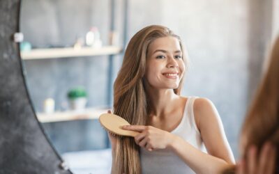 Brushing your hair when is wet- Big mistake or Stylist Secret?